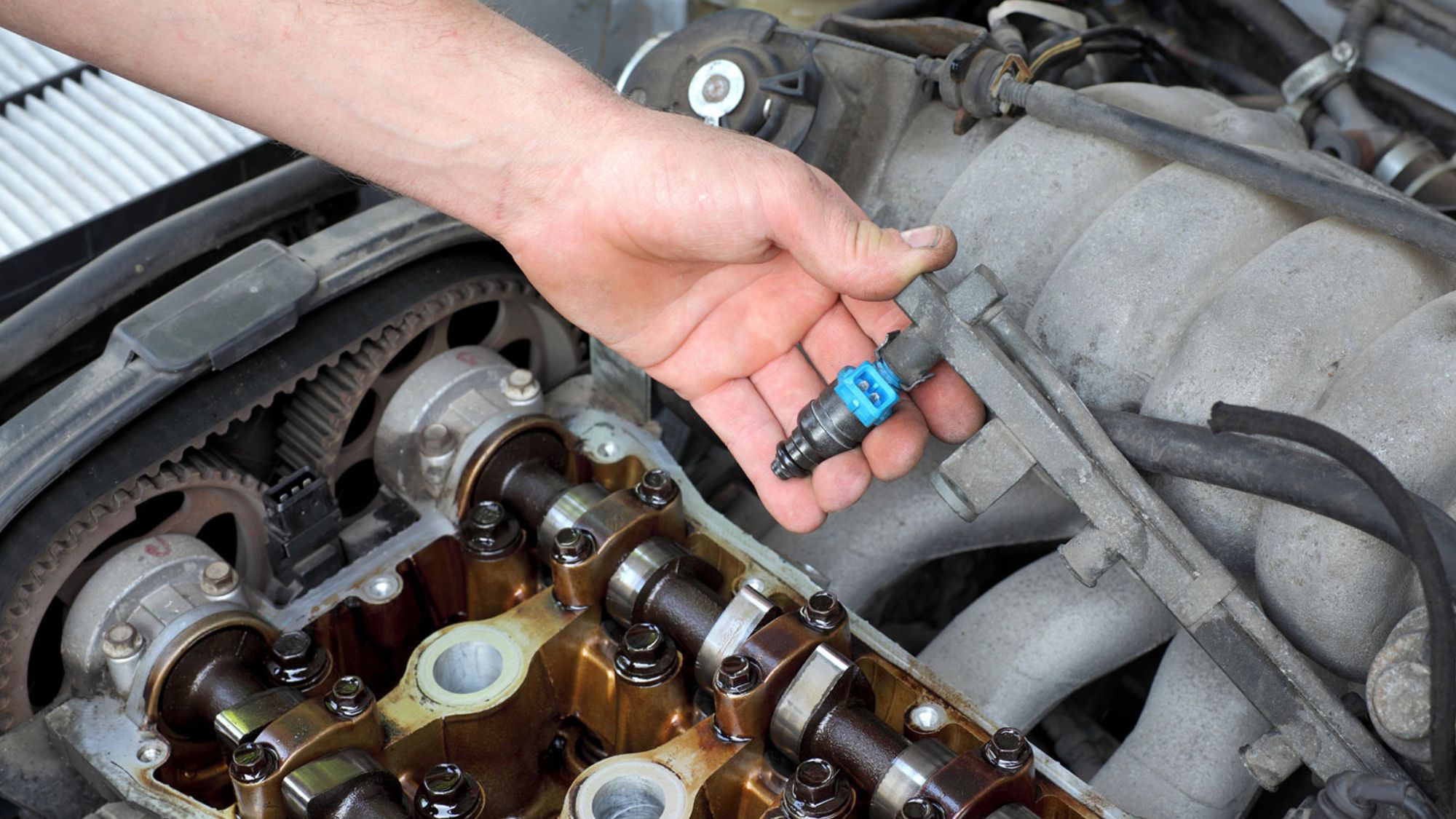 A person indicating diesel injectors problems